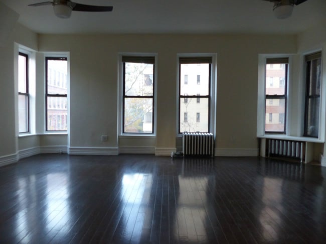 Building Photo - Stunning, Super Sunny Pre-War CORNER 1 BD,...