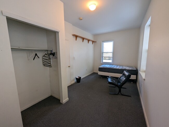 Building Photo - 116 N New Rd