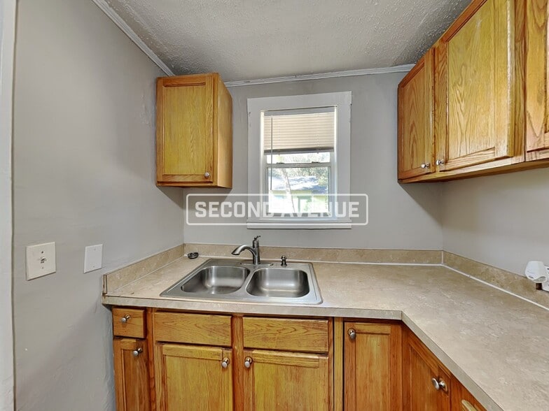 Building Photo - 2911 W 16th St