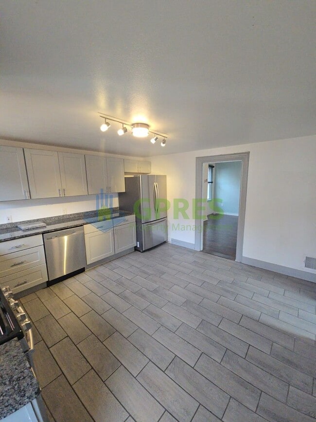 Building Photo - 119 E Sherman St