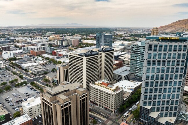 Building Photo - 44 W Broadway