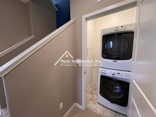 Building Photo - Updated 3bd/3ba North Natomas Townhouse