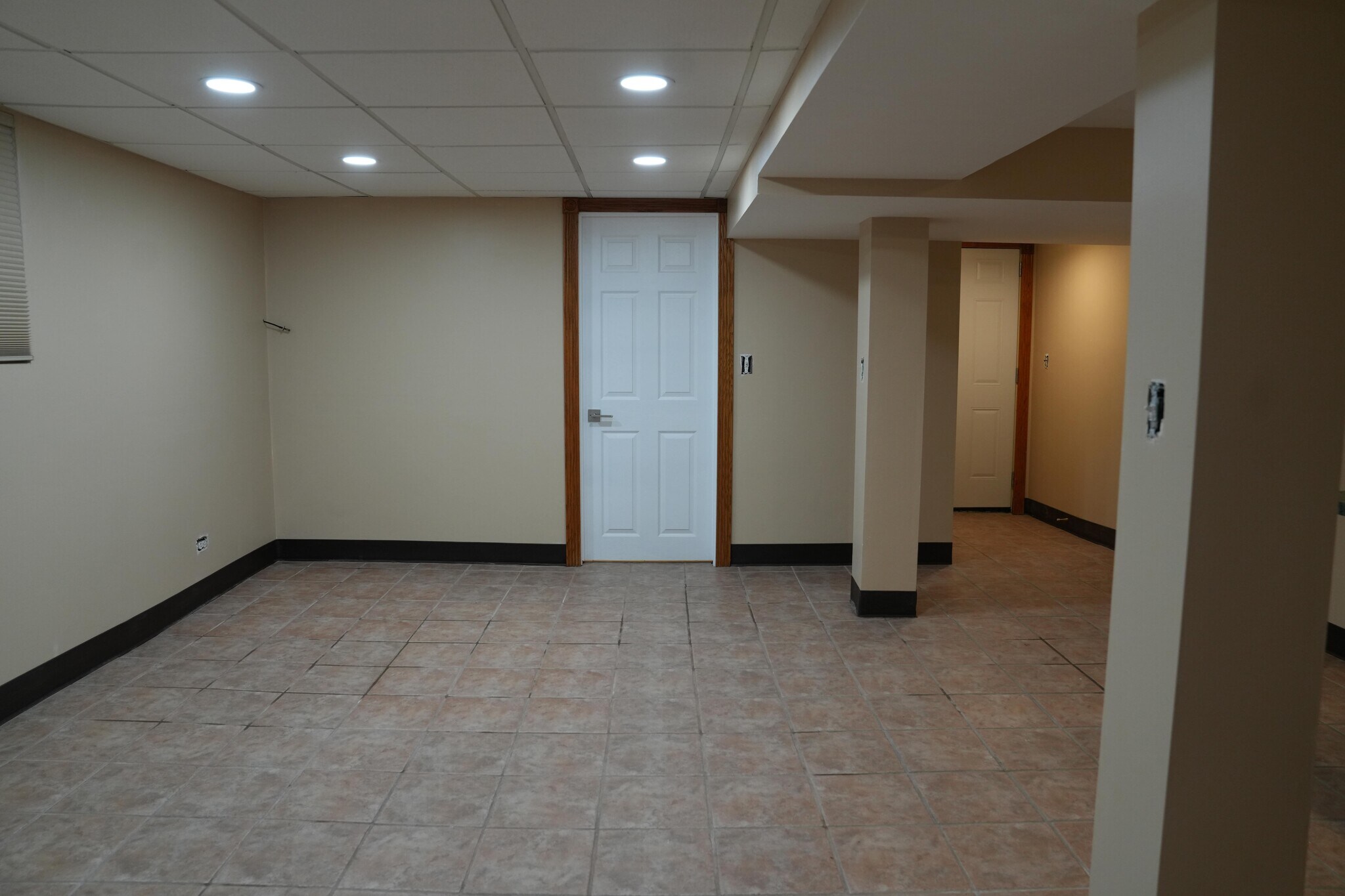 Building Photo - 6115 N Meade Ave