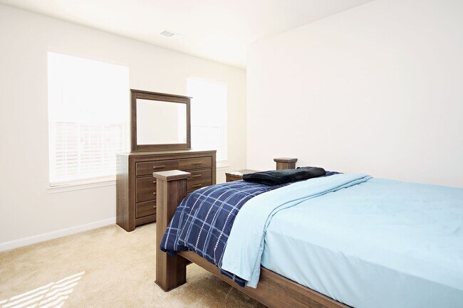 Building Photo - Spacious Pet-Friendly Home Near NGIC
