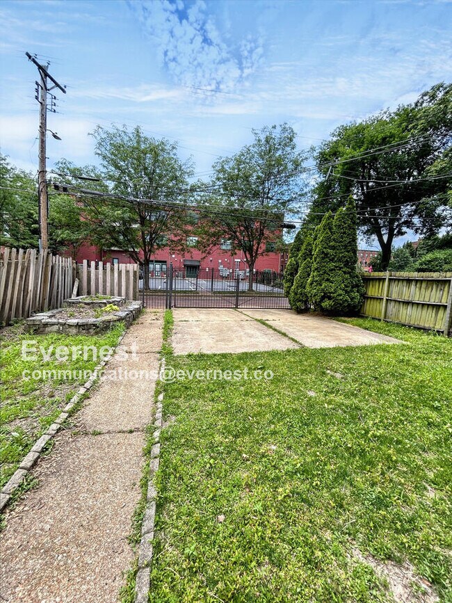 Building Photo - 1806 Rutger St