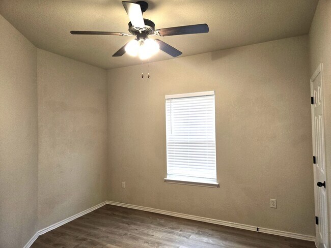 Building Photo - 217 Kaspar Way