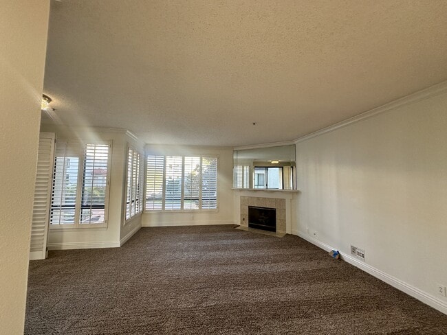 Building Photo - 5865 Friars Rd