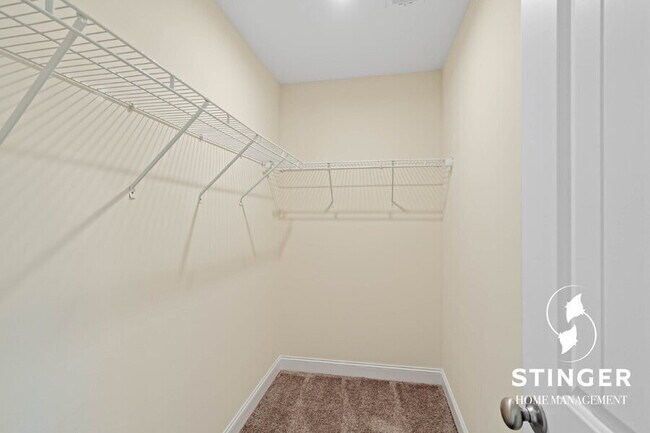 Building Photo - 204 Admiration Ave