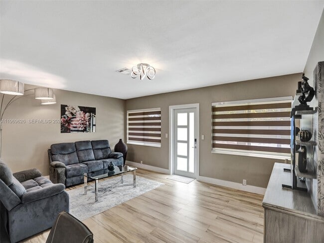 Building Photo - 491 SE 23rd Ave