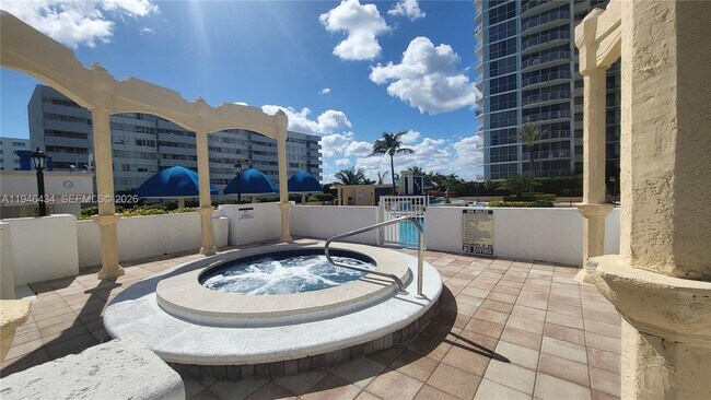 Building Photo - 7601 E Treasure Dr