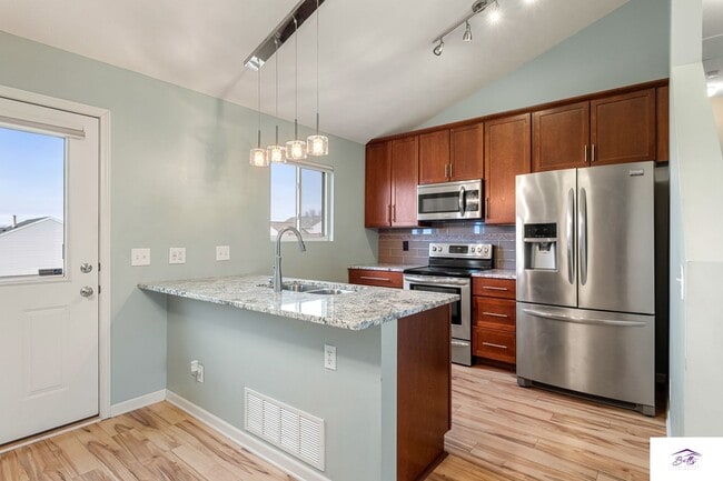 Building Photo - PENDING