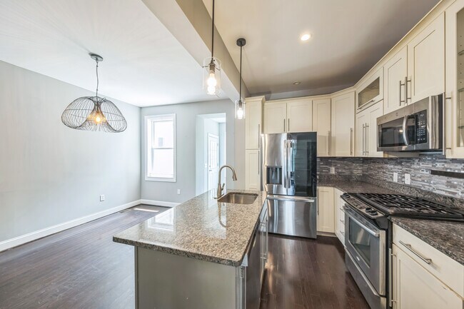 Building Photo - 723 K St NE