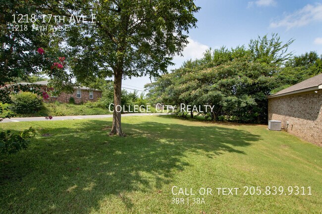 Building Photo - 1218 17th Ave E