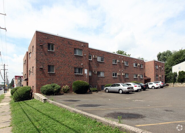 Primary Photo - Linwood Manor