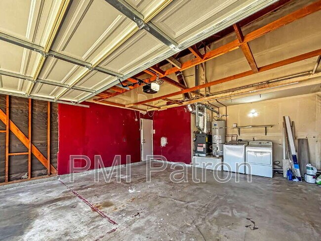 Building Photo - 8941 Mint Ave