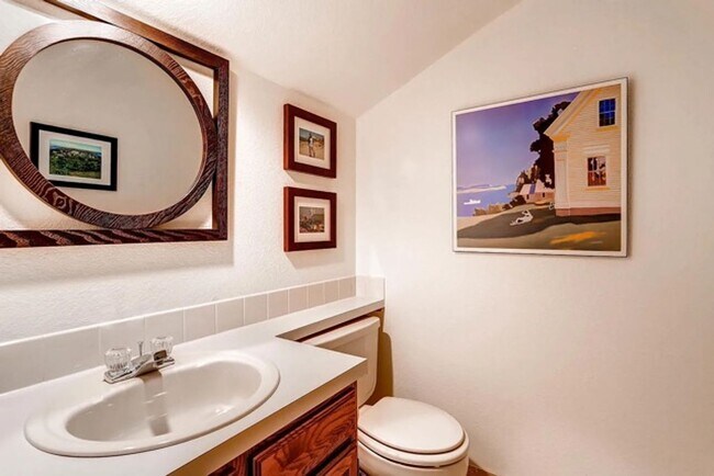 Building Photo - Spacious 2Bd/2.5Ba Luxury Loft-Style Condo...