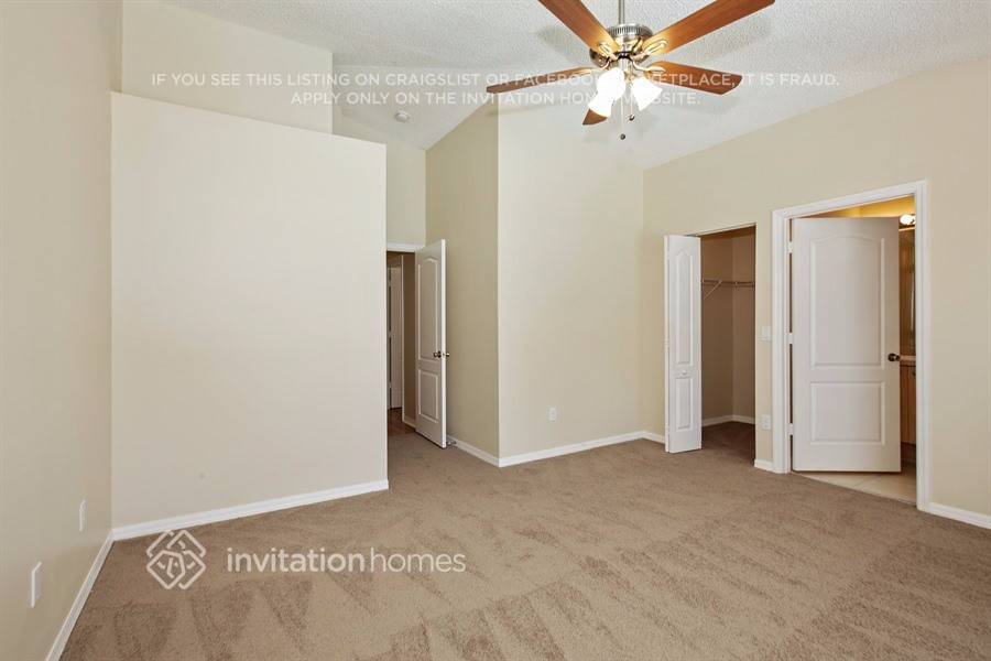 Building Photo - 1041 Park Hill Dr