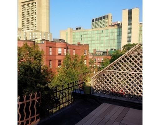 Building Photo - 16 Follen St