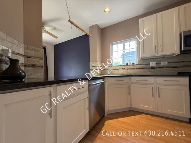 Building Photo - 308 Windsor-Unit A