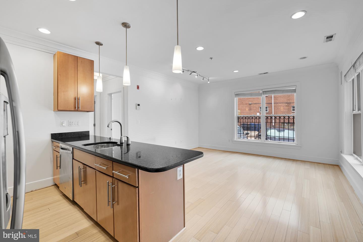 Building Photo - 449 R St NW