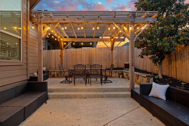 Building Photo - 100 Crystal Cove