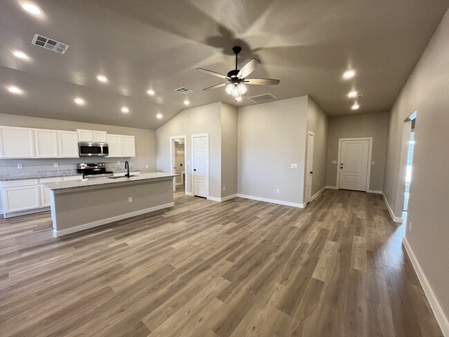 Building Photo - 1302 Ross Ave
