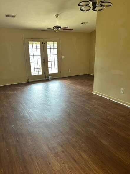 Building Photo - 1033 DeKalb St