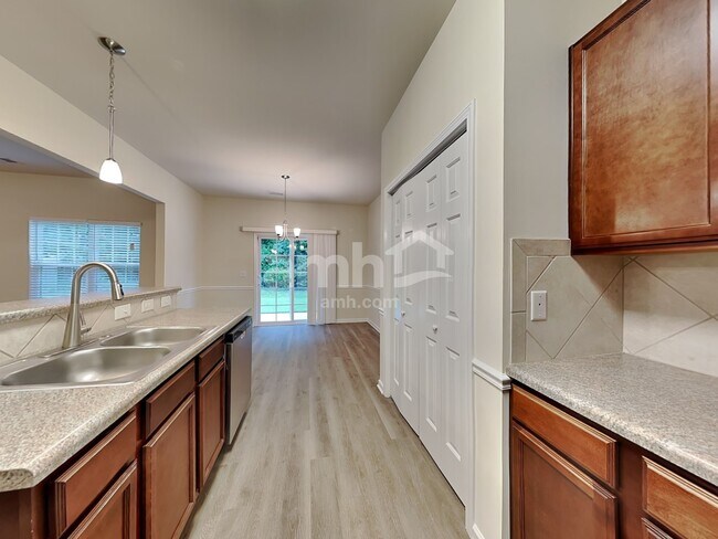 Building Photo - 118 Still Water Cir