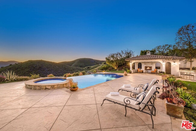 Building Photo - 25420 Prado De Azul