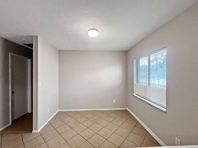 Building Photo - Your Cozy Core Era Starts in Fort Myers – ...