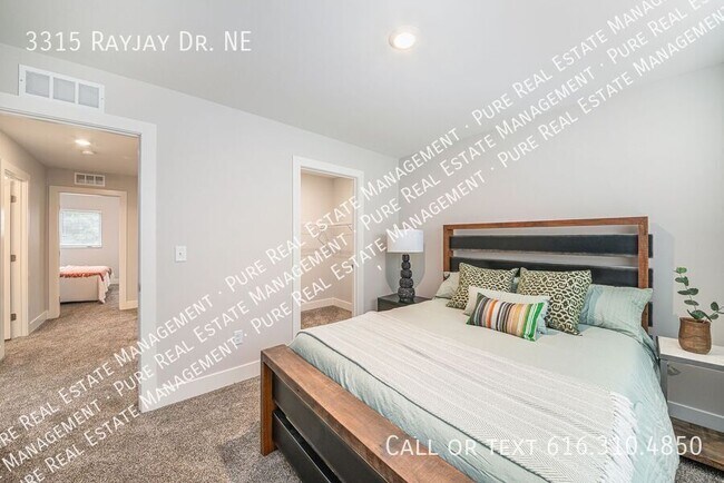 Building Photo - 3315 Rayjay Dr NE