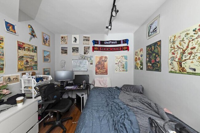 Building Photo - 3 bedroom in Chicago IL 60613