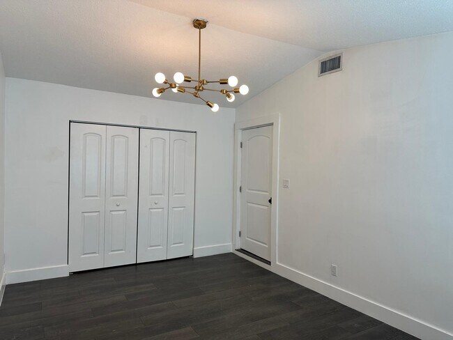 Building Photo - 2940 Cherokee Rd