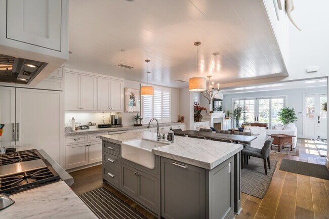 Building Photo - California Coastal Awaits: Luxurious Custom 3-Bedroom Home with Marble Touches on Balboa Island