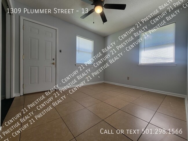 Building Photo - 1309 Plummer St