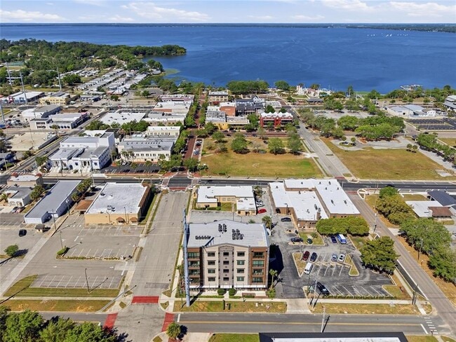 Building Photo - 100 N Dewey St