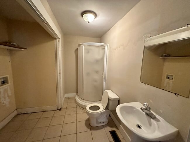 Building Photo - 835 Shelby St