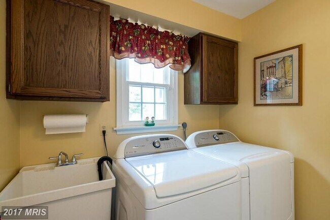 Building Photo - 3715 Valerie Carol Ct