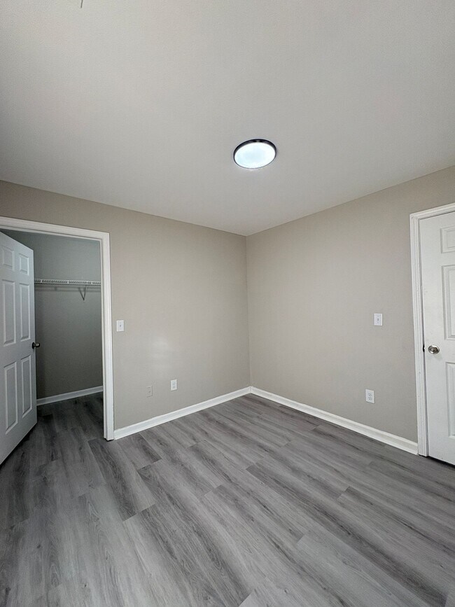 Building Photo - Bellagio Living III