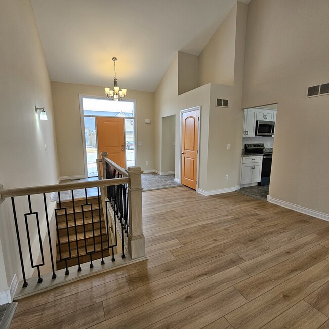 Building Photo - 2 Bedrooms, 2 Full Baths and 2 Car Garage,...