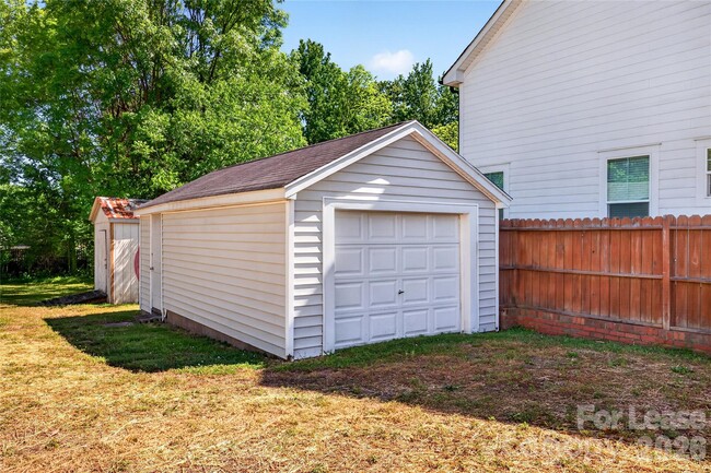 Building Photo - 1214 N Sharon Amity Rd