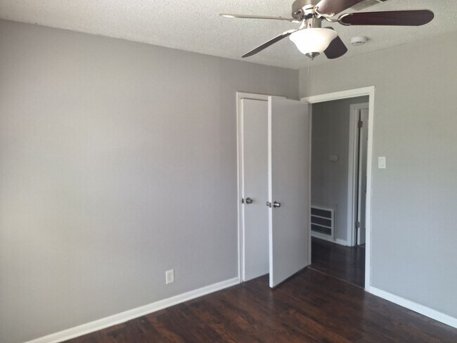 Building Photo - 1225 Harrison Ln
