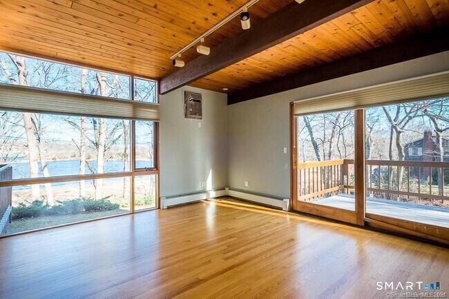Building Photo - 80 Skyline Dr