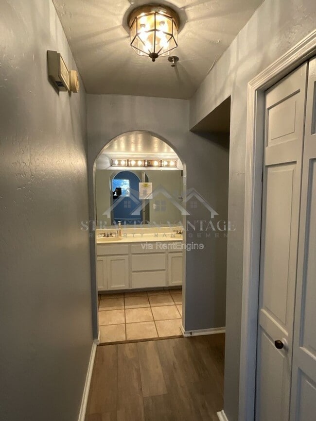 Building Photo - 3031 N Civic Center Plaza