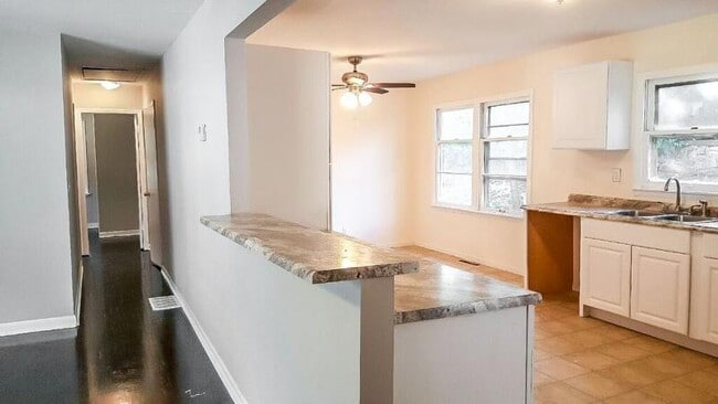 Building Photo - 2808 S 24th St