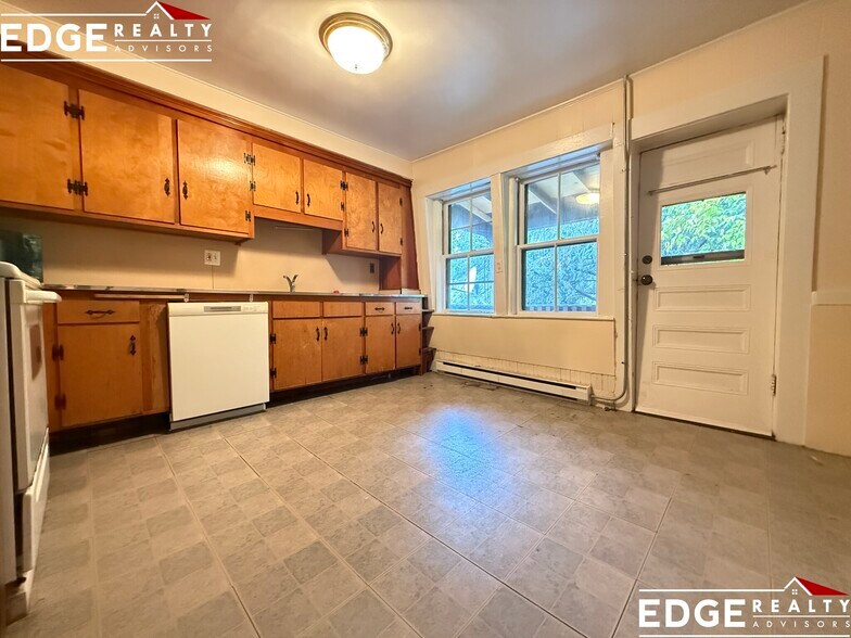 Building Photo - 193 Mount Auburn St