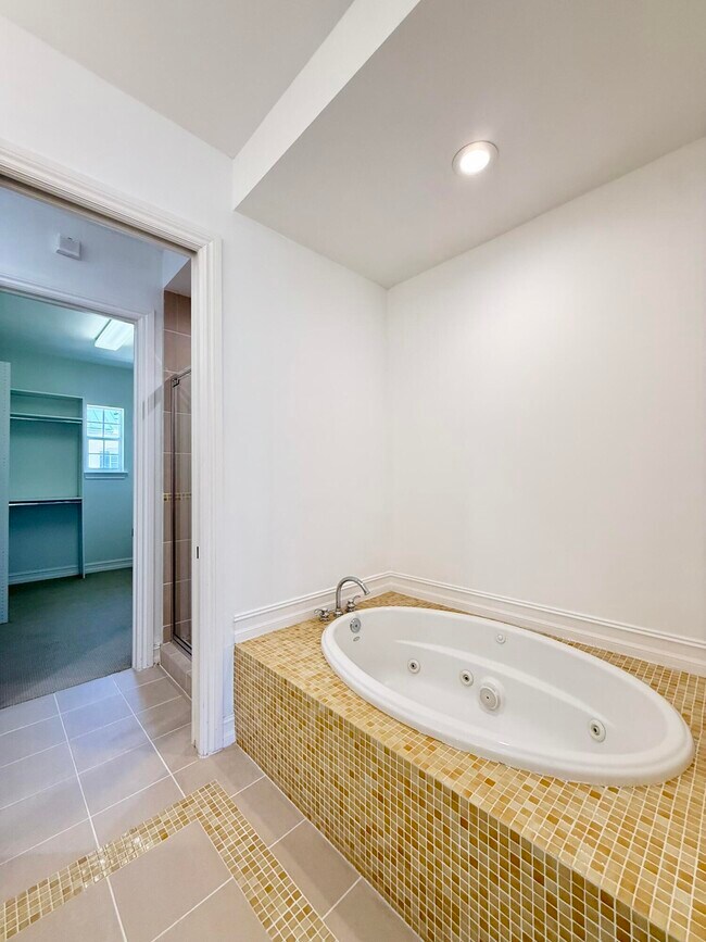 Building Photo - 319 Flamingo Dr