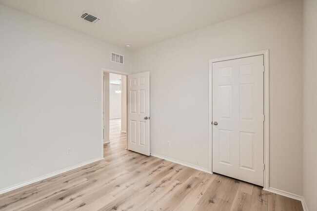 Building Photo - 190 Purple Heart Dr