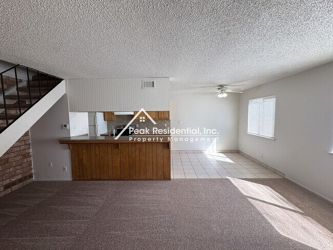 Building Photo - Charming 2 bedroom 1 bathroom Apartment!