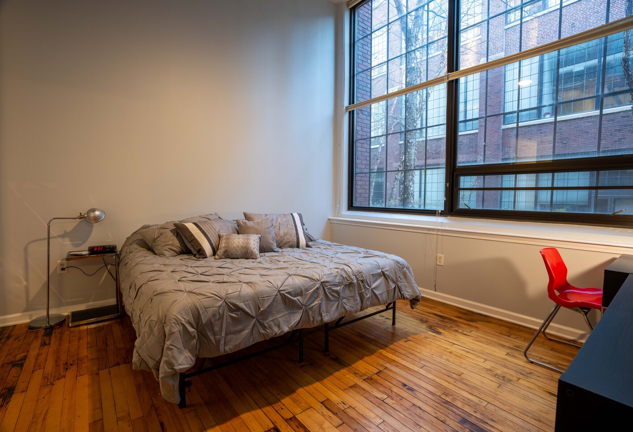 Building Photo - 624 E Walnut St